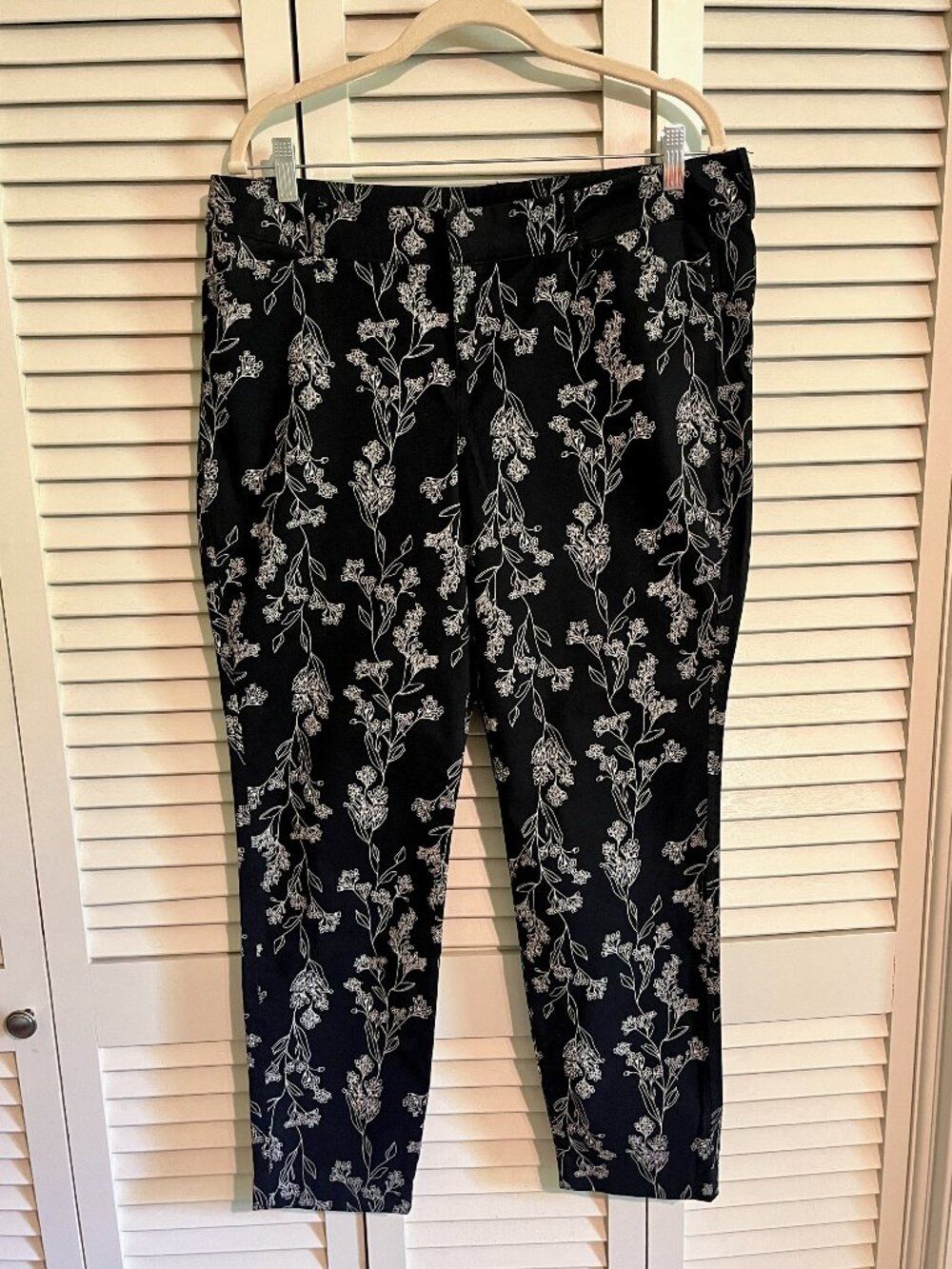 Old Navy Pixie Capris * Womens Size 12 * Dressy * Black/White * Cotton/Spandex